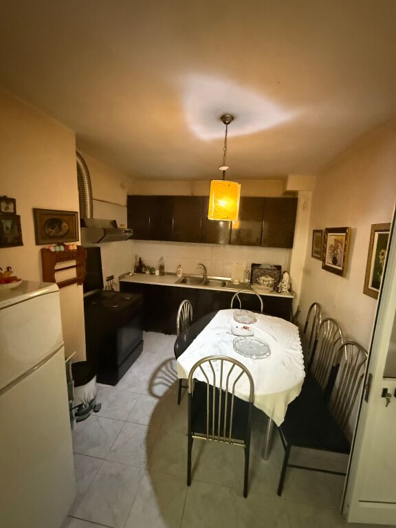 **APPARTAMENTO 1+1 IN VENDITA CON VERANDA – ZOGU I ZI**