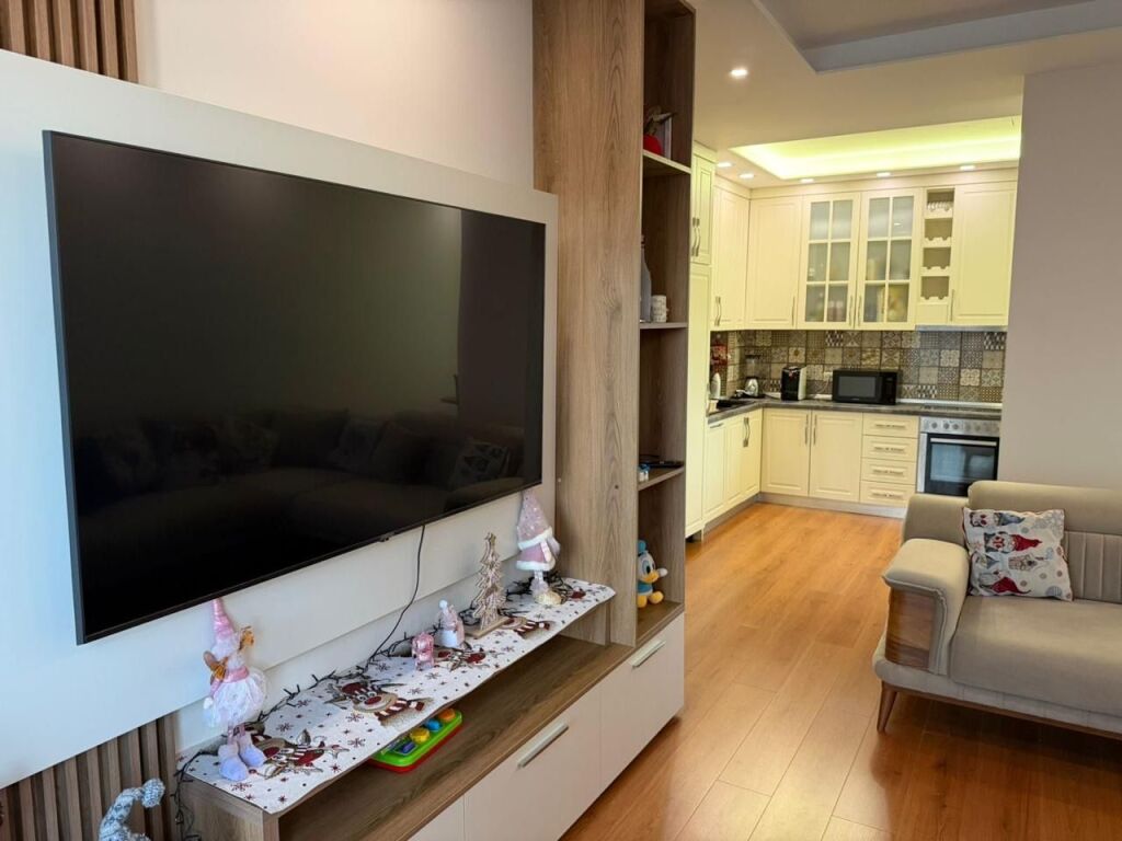 In affitto 2+1+2 Lago Secco 75.000 lek