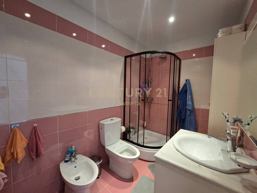 SHITET APARTAMENTI MOBILUAR 2+1+2, TEK LIQENI I THATE