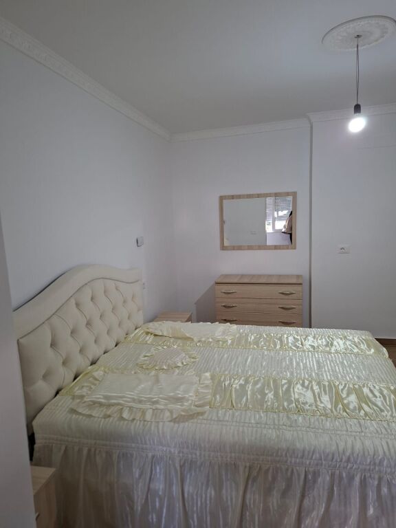 Apartament 1+1 . Ne pallat ekzistues . E sapomobiluar