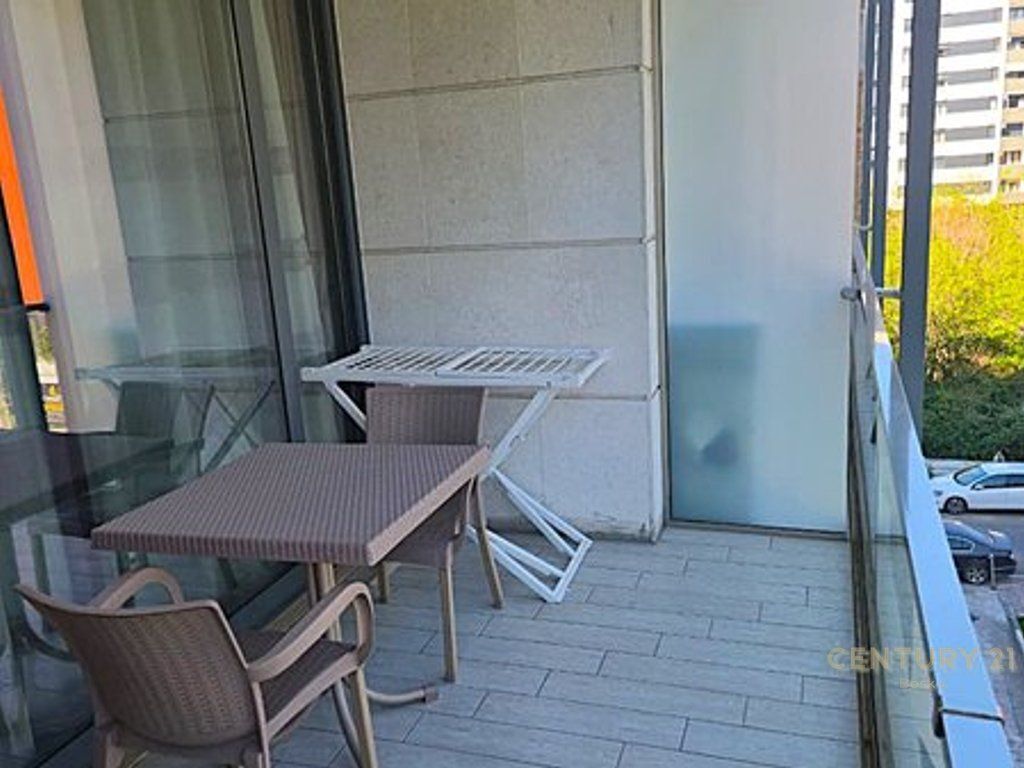2+1+2 APARTMENT FOR RENT – DON BOSKO  2+1+2 apartment for rent, located on the first floor of a 3-storey villa, by the main road, in the Don Bosko area, opposite Hotel Ferrari.  The apartment offers spacious rooms and a very favorable location, with immediate access to the main road and the area's services.  💶 Price: 50,000 lek/month