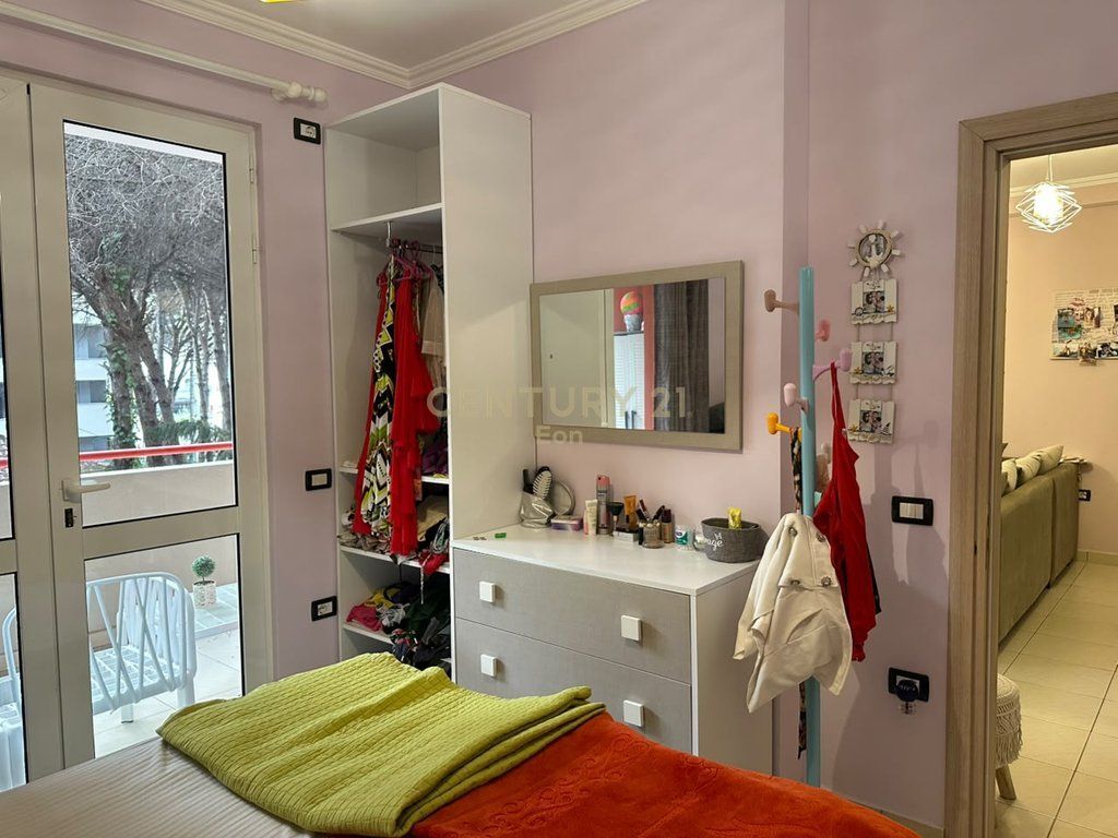 SHITET APARTAMENT 2+1 PRANE DETIT, PERBALL HOTEL HENRY NE MALIN E ROBIT !