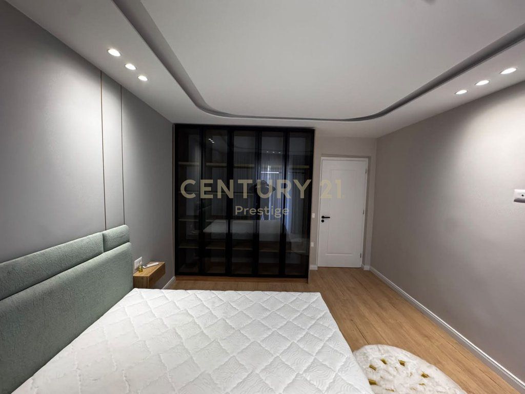 APARTAMENT 1+1 ME QIRA, PRANE STADIUMIT DINAMO!