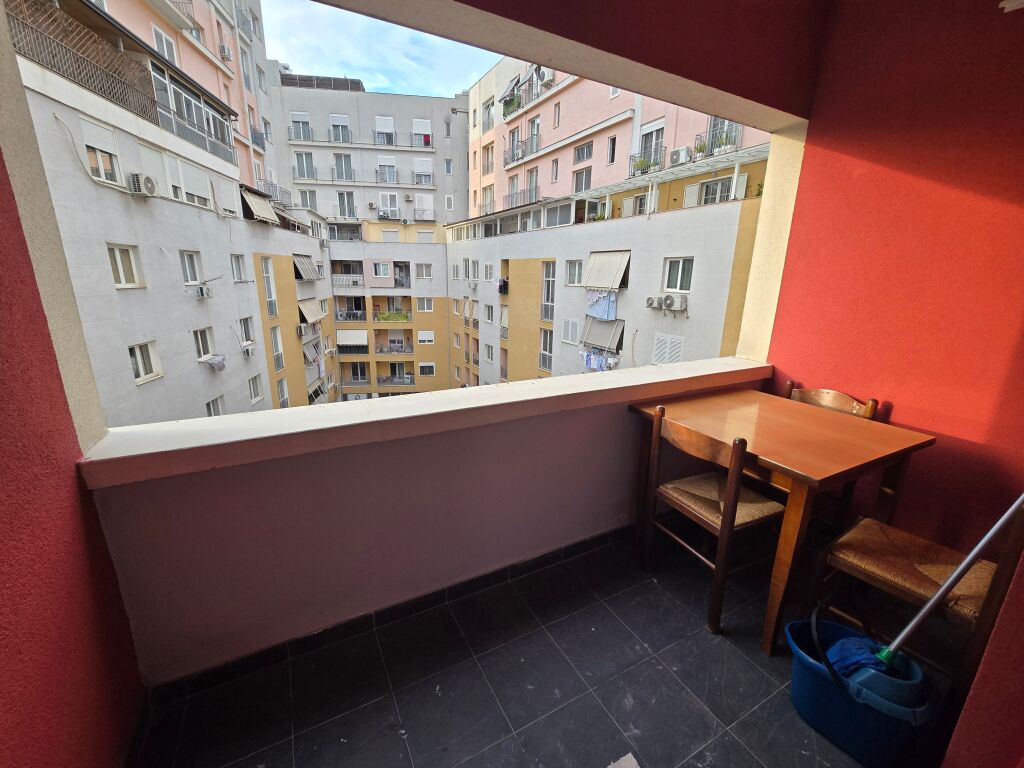 Apartament 1+1+ Ballkon  Me Qira ne Xhamllik