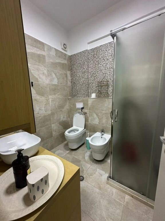 APARTMENT FOR RENT 3+1+2+2 PARKING SPACES DRY LAKE 130,000 LEKE FH-100174