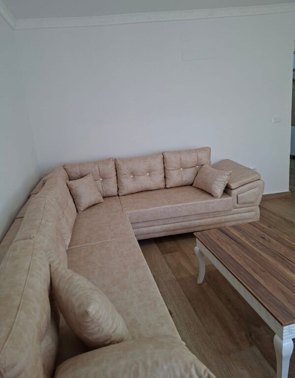 🏡 APARTAMENT 1+1 ME QIRA – RRUGA E RE, VLORË