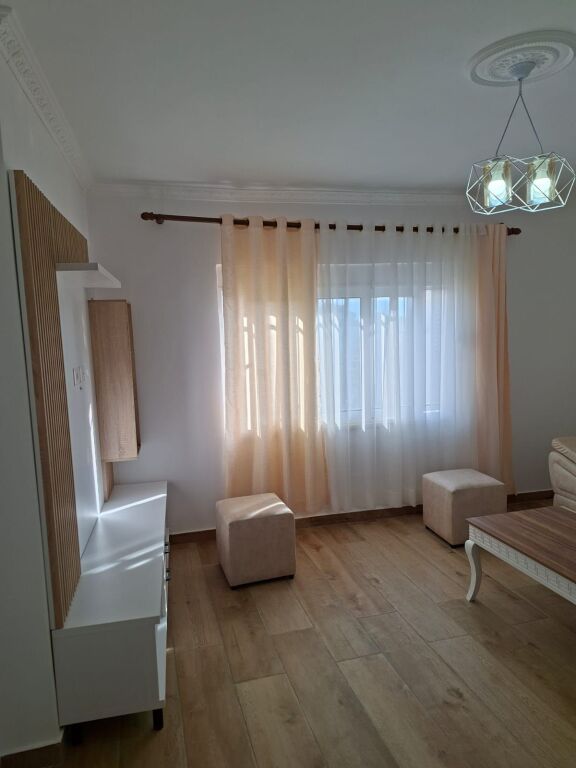 🏡 APARTAMENT 1+1 ME QIRA – RRUGA E RE, VLORË