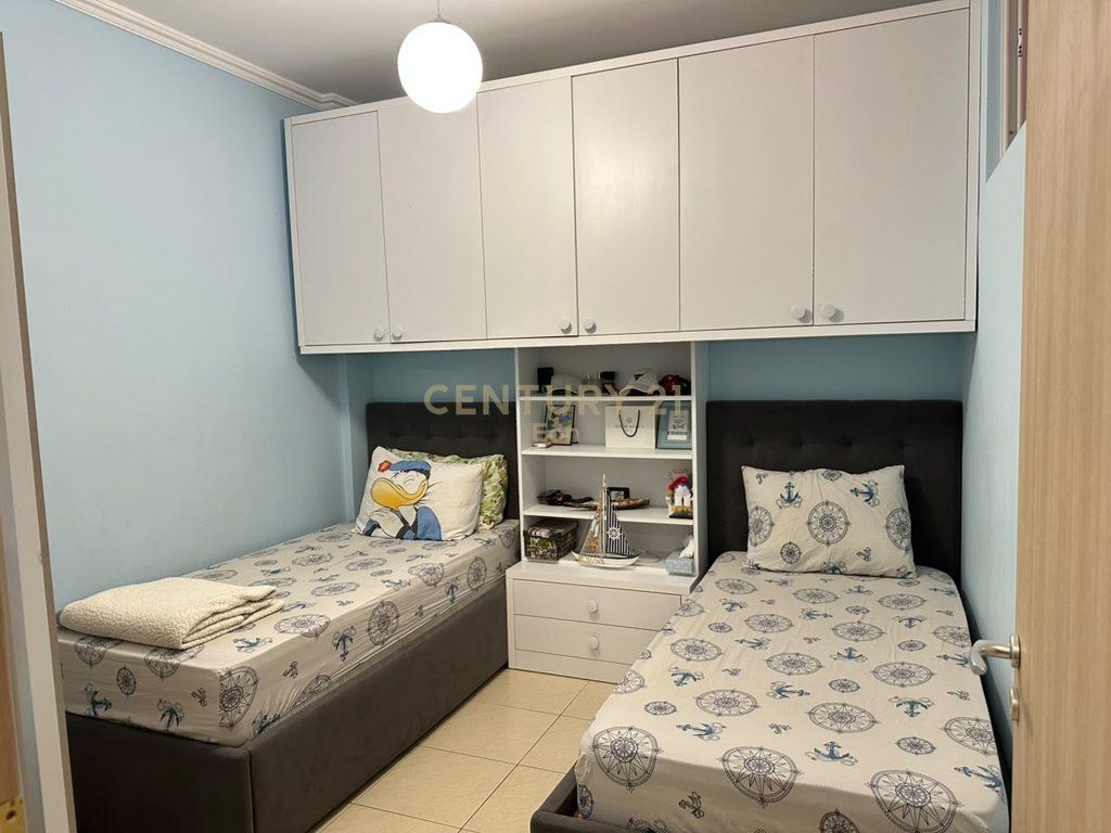 SHITET APARTAMENT 2+1 PRANE DETIT, PERBALL HOTEL HENRY NE MALIN E ROBIT !