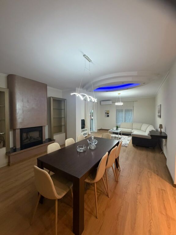 Apartament me qera 2+1 Komuna e Parisit