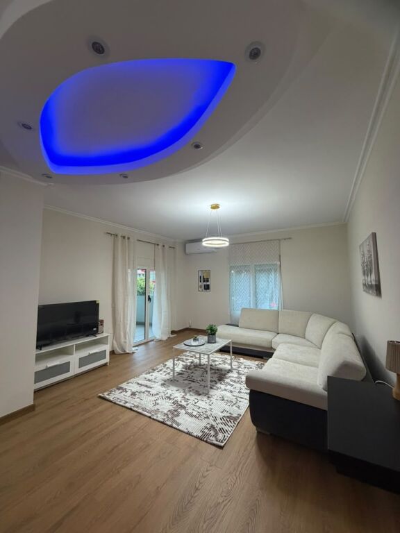 Apartament me qera 2+1 Komuna e Parisit
