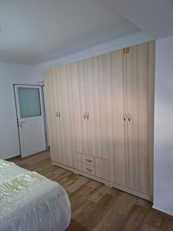 Apartament 1+1 . Ne pallat ekzistues . E sapomobiluar