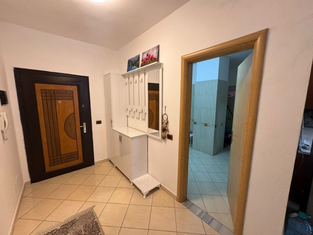 Jepet me qira apartament 1+1 në Plazh Iliria, Durrës.