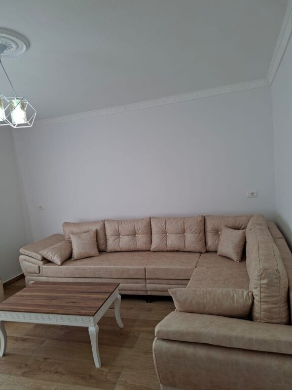 🏡 APARTAMENT 1+1 ME QIRA – RRUGA E RE, VLORË