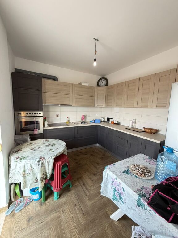 🏡🌊 QIRA AFATGJATË – APARTAMENT 2+1 NË VLORË! 🌊