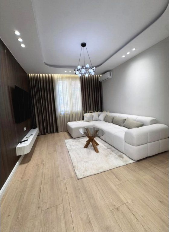 APARTAMENT 1+1 ME QIRA, PRANE STADIUMIT DINAMO!