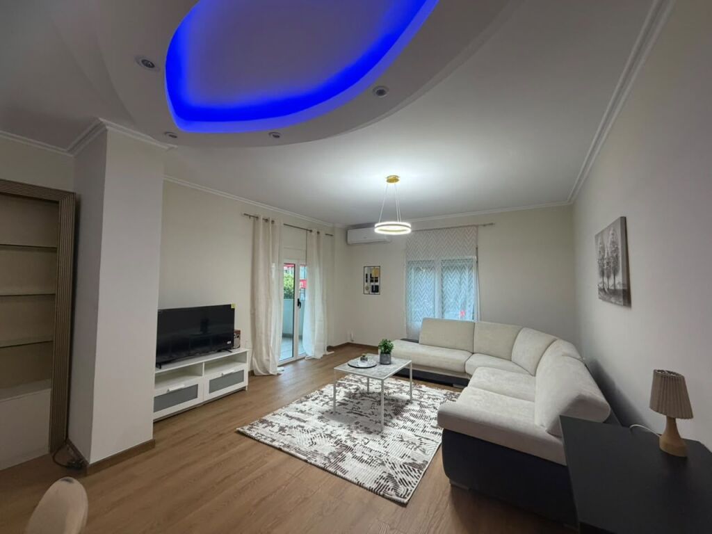Apartament me qera 2+1 Komuna e Parisit