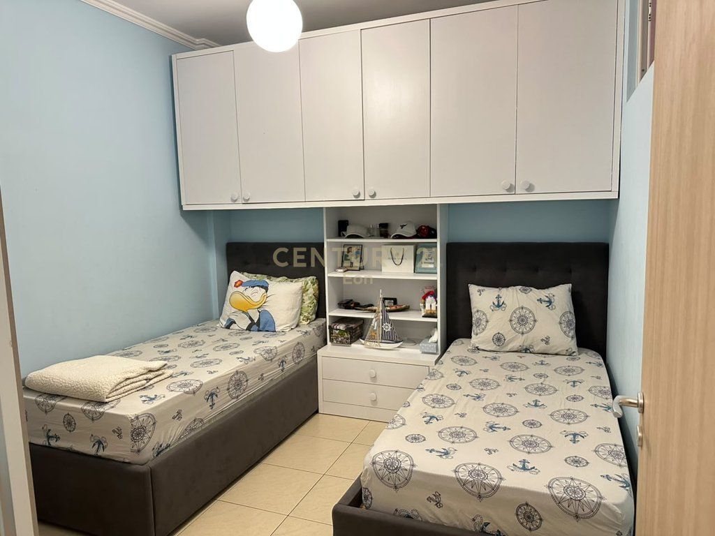 SHITET APARTAMENT 2+1 PRANE DETIT, PERBALL HOTEL HENRY NE MALIN E ROBIT !