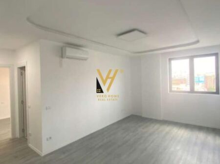 AMBIENT BIZNESI 400 M2 ME QERA TE QENDRA TREGTARE TEG 3.500 EURO