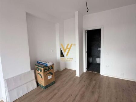 JEPET ZYRE 70 M2 ME QERA TE BULEVARDI I RI 600 EURO