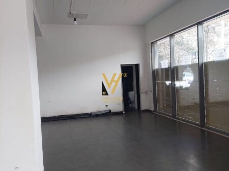 NEGOZIO IN VENDITA 82 M2 SU STRADA DI DIBRA 260.000 EURO