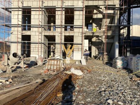 JEPET KAPANON DHE ZYRA ME QERA 1.500 M2 NE VAQARR 7.500 EURO