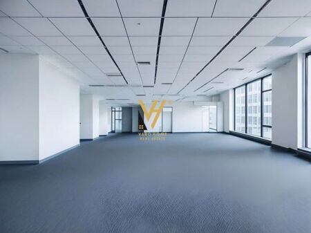 JEPET AMBIENT KOMERCIAL 200 M2 ME QERA TEK RRUGA E DIBRES 1.700 EURO