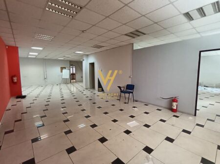 JEPET ZYRE 300 M2 ME QERA TE RRUGA E ELBASANIT 3.000 EURO