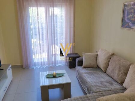 IN VENDITA VILLA A 3 PIANI IN KINOSTUDIO 390.000 EURO