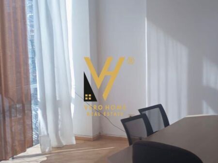 JEPET AMBIENT BIZNESI 40 M2 ME QERA NE XHAMLLIK 360 EURO