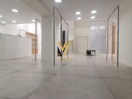 IN VENDITA 2 NEGOZI 160 M2 A XHAMLLIK 560.000 EURO