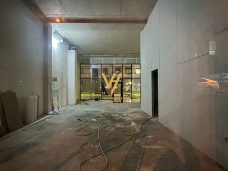 JEPET DYQAN 90 M2 ME QERA NE PORCELAN 1.800 EURO
