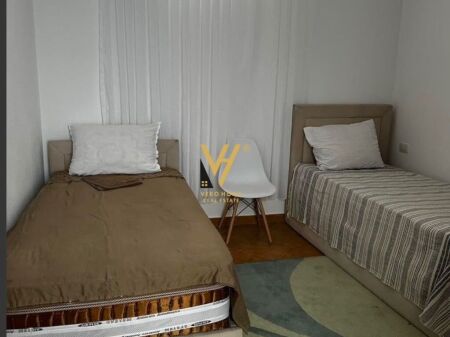 THIRD FLOOR OF A HOUSE FOR RENT NEAR AMERIKAN 3 40,000 LEK
