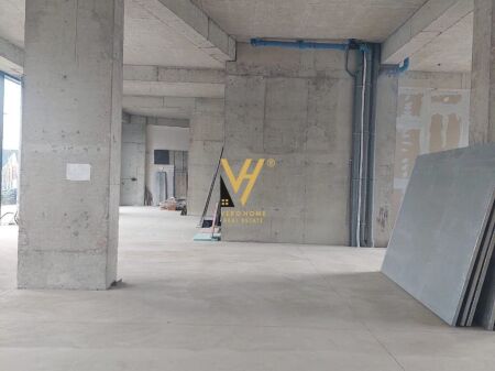 SPAZIO COMMERCIALE DI 4.000 M2 IN AFFITTO A YZBERISHT 48.000 EURO