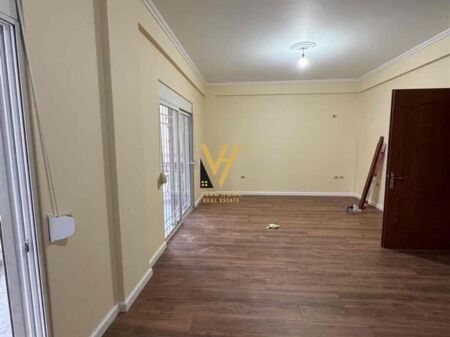 2+1 apartment with balcony for rent in Porcelan 500 euros.