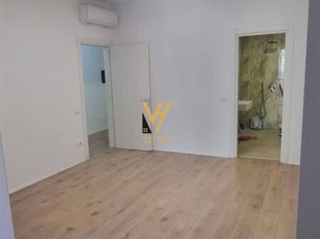 JEPET ZYRE 117M2 ME QERA TE BLLOKU 1.500 EURO