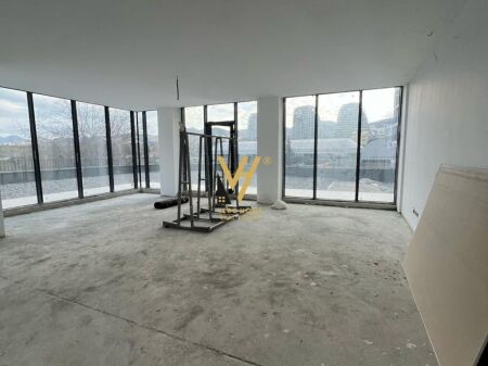 AFFITTASI AMBIENTE DI 375 M2 IN VIA KOSOVAREVE 4.500 EURO