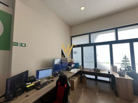 VENDESI NEGOZIO 86 M2 IN VIA 21 DICEMBRE 215.000 EURO