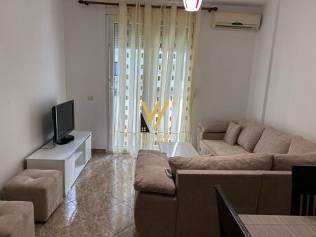 JEPET APARTAMENT 1+1 ME QERA TE ISH EKSPOZITA 55.000 LEKE