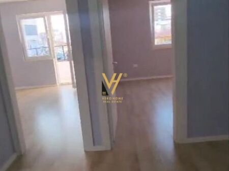 OFFICE FOR RENT 85 M2 IN PAZARI I RI 500 EURO