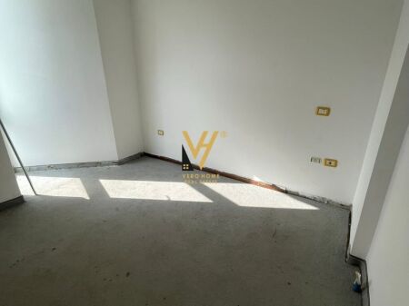SHITET APARTAMENT 2+1+2 TEK ISH EKSPOZITA SOT 250.000 EURO
