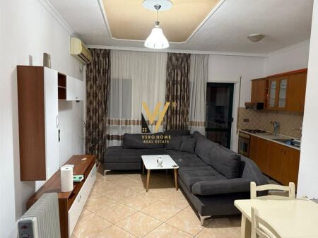 JEPET APARTAMENT 2+1 ME QERA TE GALERIA 650 EURO