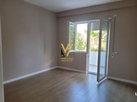 JEPET APARTAMENT 1+1+BLK ME QERA TE KOPSHTI BOTANIK 40.000 LEKE