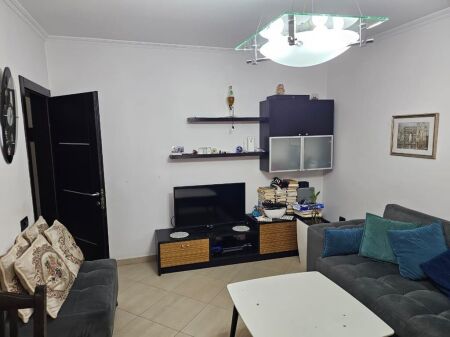 Jepet me qera apartament 1+1 ne 21 Dhjetori 440 Euro
