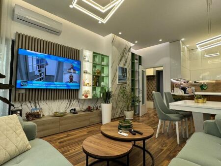 A 1+1 apartment is for rent at Rruga e Kavaj Square for 800 euros.
