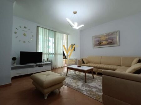 JEPET APARTAMENT 3+1+BLK ME QERA TE KOMUNA E PARISIT 900 EURO