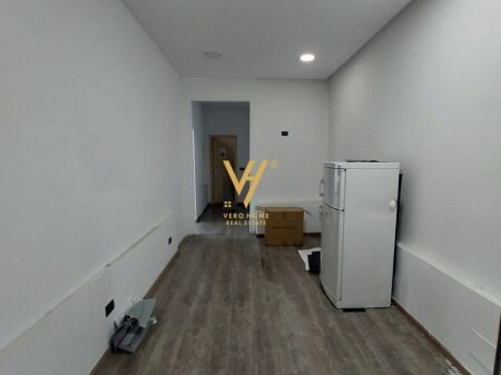 AFFITTASI NEGOZIO DI 100 M2 A VASIL SHANTO 1.500 EURO