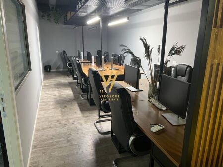 AFFITTASI AMBIENTE DI 108 M2 IN SQUARE 21 A 1.700 EURO