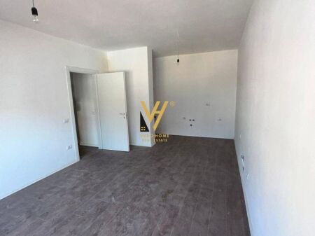 AFFITTASI AMBIENTE DI 95 M2 IN ZONA NUOVA A 800 EURO