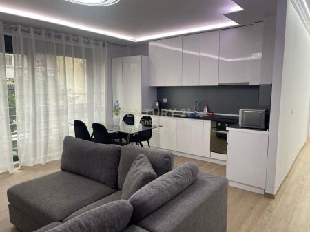 Apartament 2+1+2 Me Qira prane Pazarit te ri
