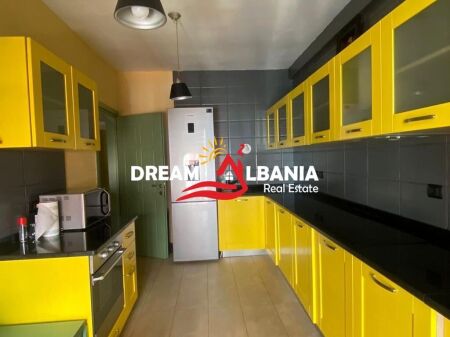 Apartament 2+1+2 WC + Kuzhine me Vete me Qera tek Pazari i Ri, Rruga Hoxha Tahsim ne Tirane (ID 42215252)
